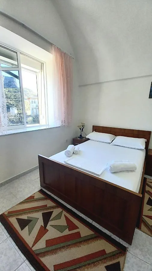 Ruols Guesthouse Gjirokastër Gasthof